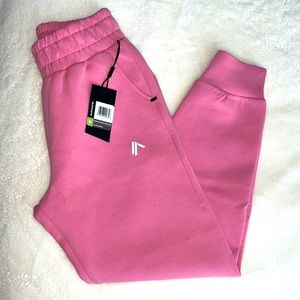 ELMTS CUFFED JOGGER
Women's Interlock Knit Cuffed Jogger
Color :Confetti🩷🤍